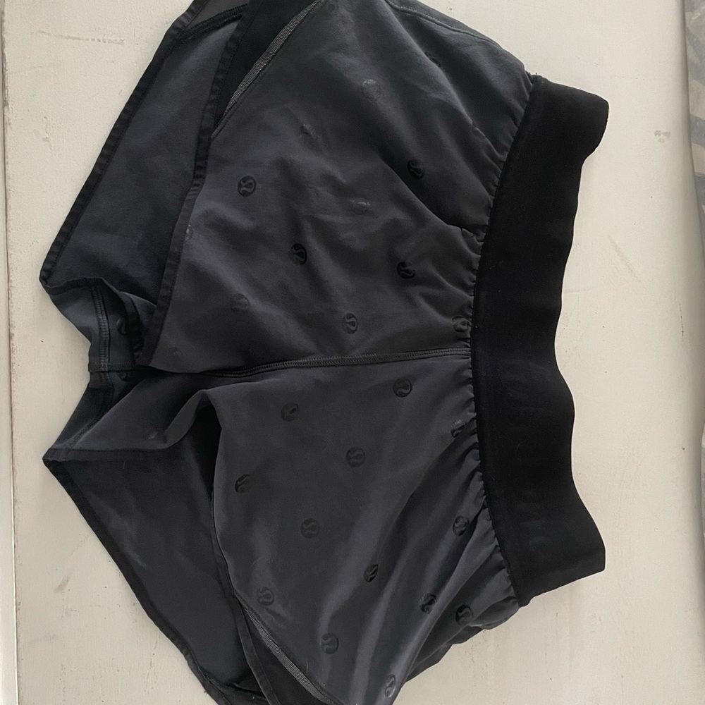 Lululemon Hotty Hot short logo grey